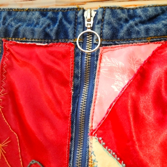 Upcycled☆Handmade Beautifully Embroidered Forever 21~Silk Patch Mini Skirt Sz 29 - Picture 7 of 13